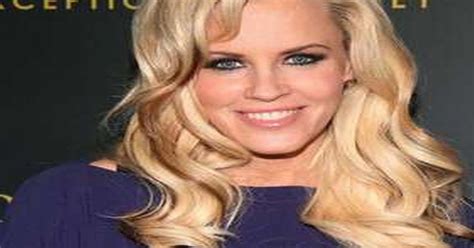 Jenny McCarthy contacts FBI after explicit photos stolen and。